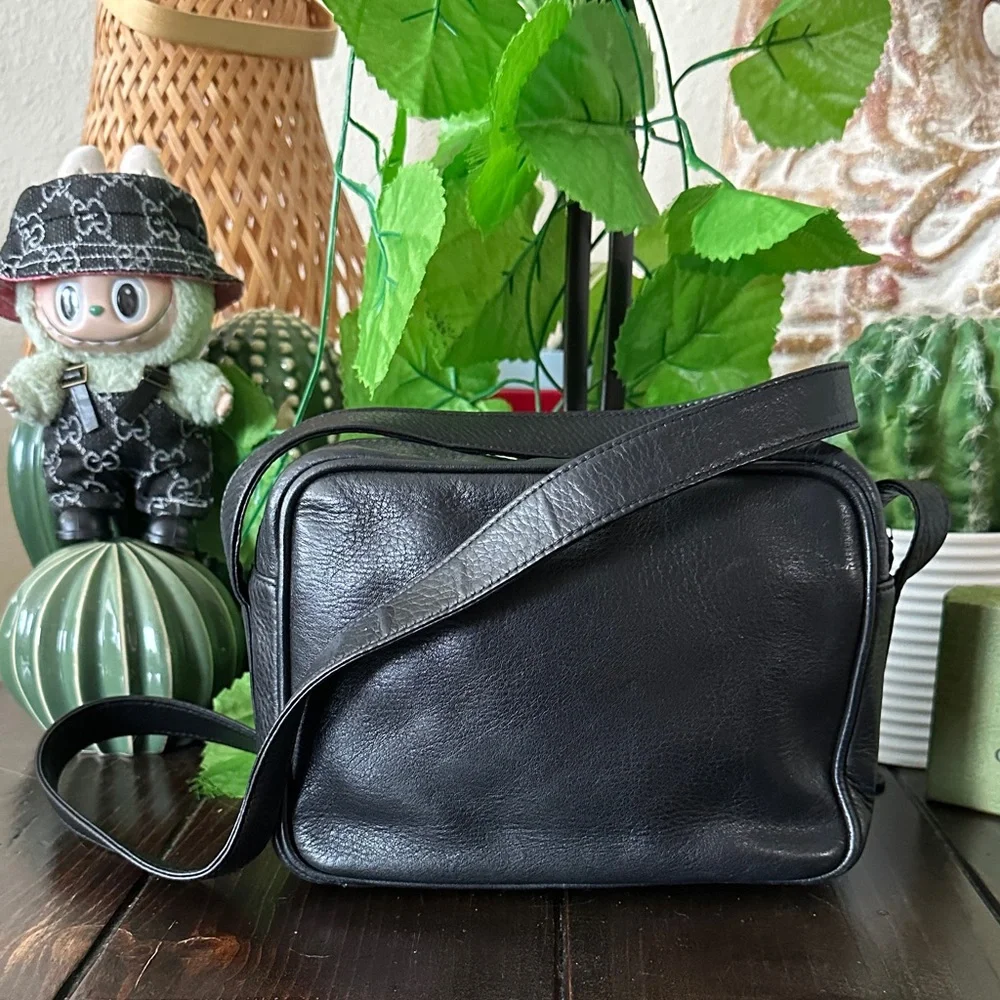Gucci Jackie vintage Black Leather Shoulder Bag with Gold Detail - Picture 7 of 16